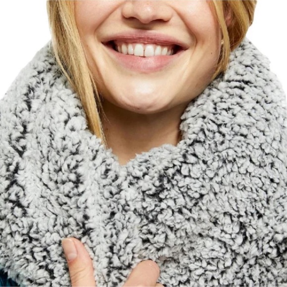 Free People cloud 9 super soft infinity scarf - charcoal Sherpa 1sz - Picture 1 of 5